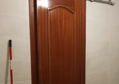 puerta de baño convertida en corredera